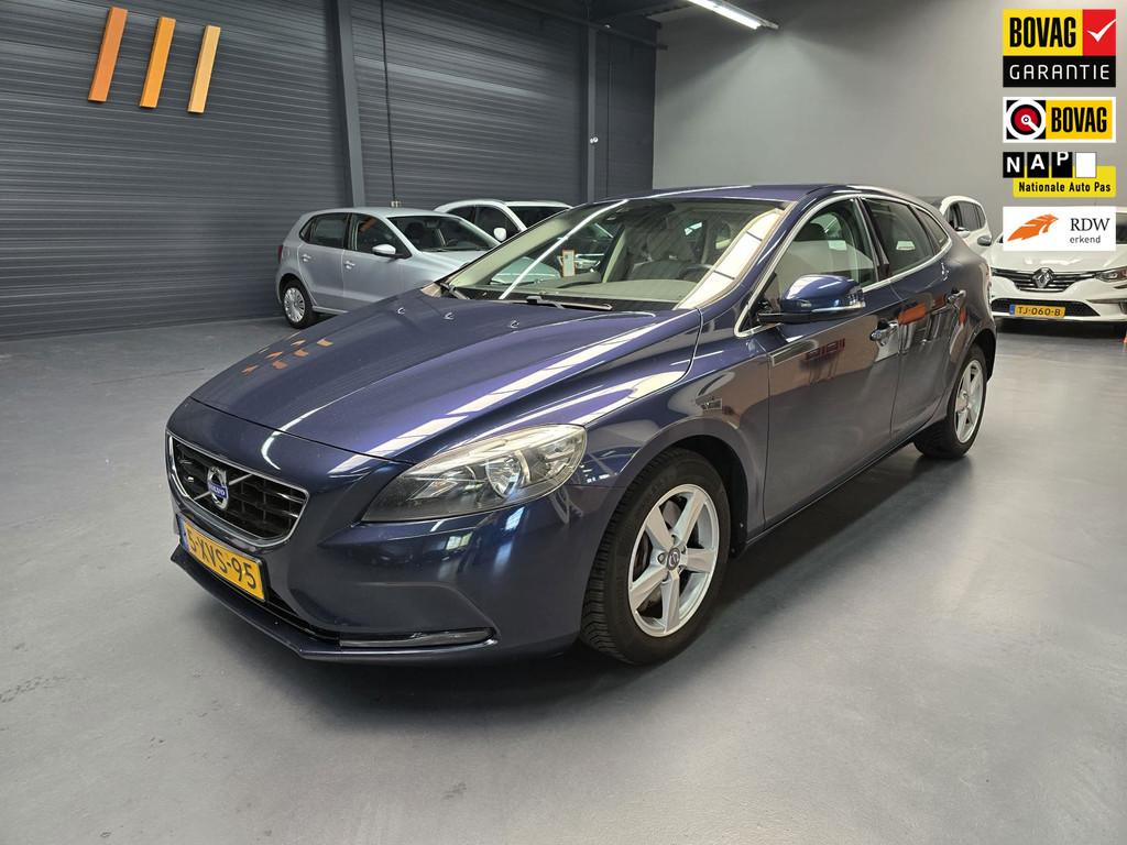 Volvo V40 2.0 D4 Summum Business LEDER STOEL MEMORY NAP NL A, Voorwielaandrijving, Euro 5, Gebruikt, Blauw