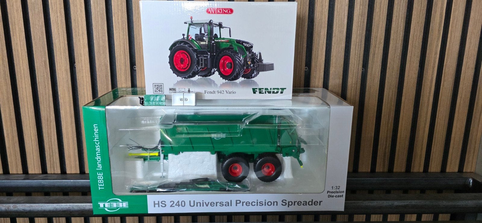 Aanbieding Fendt 942 Vario + Tebbe HS 240 meststrooier 1:32, Ophalen of Verzenden, Nieuw, Tractor of Landbouw, Overige merken