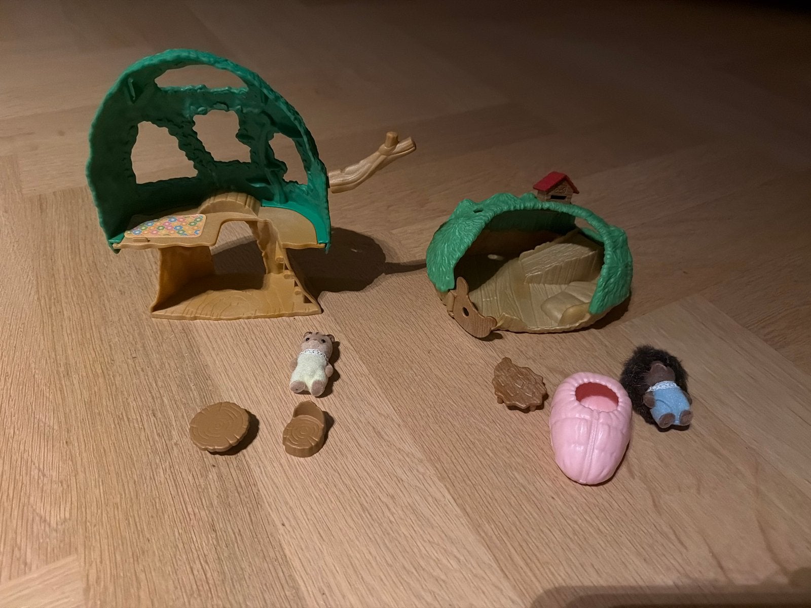 Sylvanian Families Boomhut en Egelhuisje met Figuurtjes, Ophalen of Verzenden, Gebruikt, Jongen of Meisje