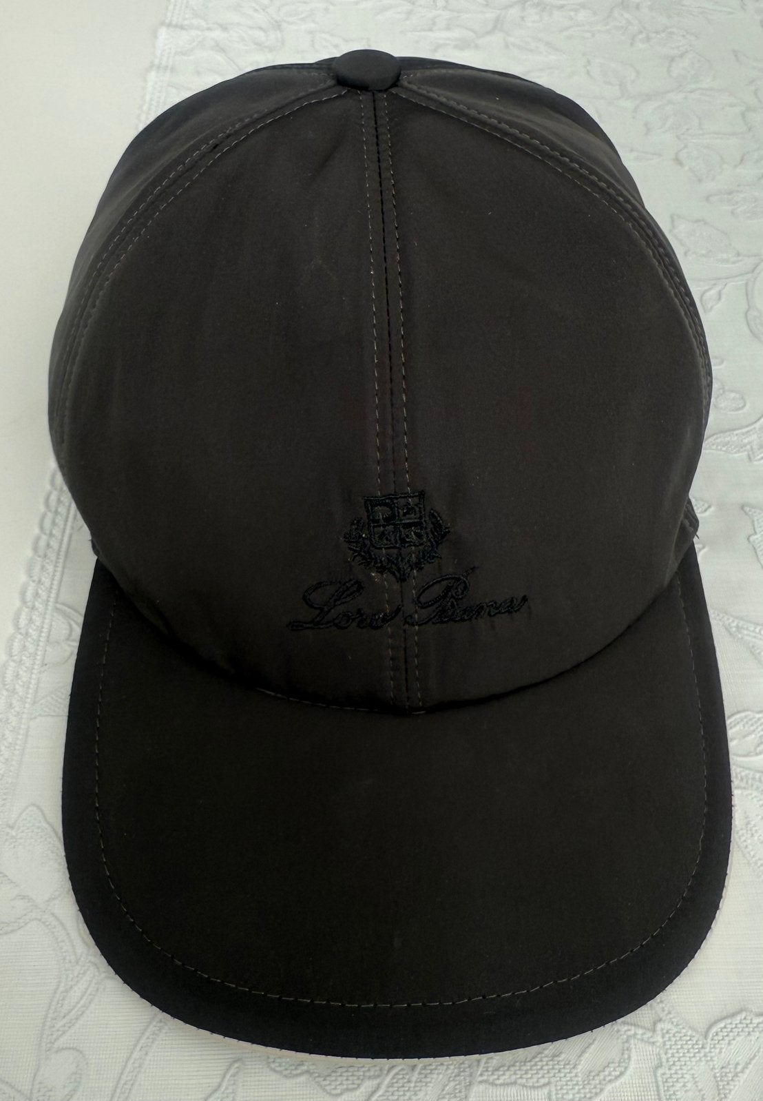 Loro Piana Storm Pet Grijs - Maat L - Nieuw - ACTIE 2=€80, Ophalen of Verzenden, Nieuw, 58 of 59 cm (L, 7¼ of ⅜ inch), Pet