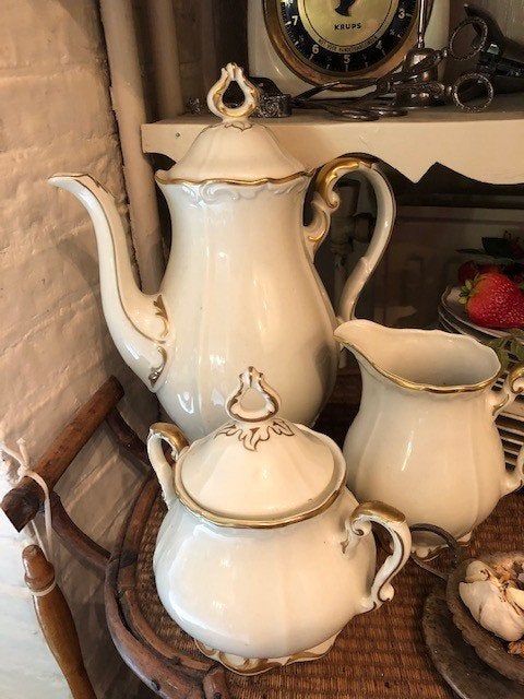 Bavariamooie set bestaande uit: koffiekan melkkan suikerpot, Antiek en Kunst, Antiek | Servies compleet, Ophalen of Verzenden