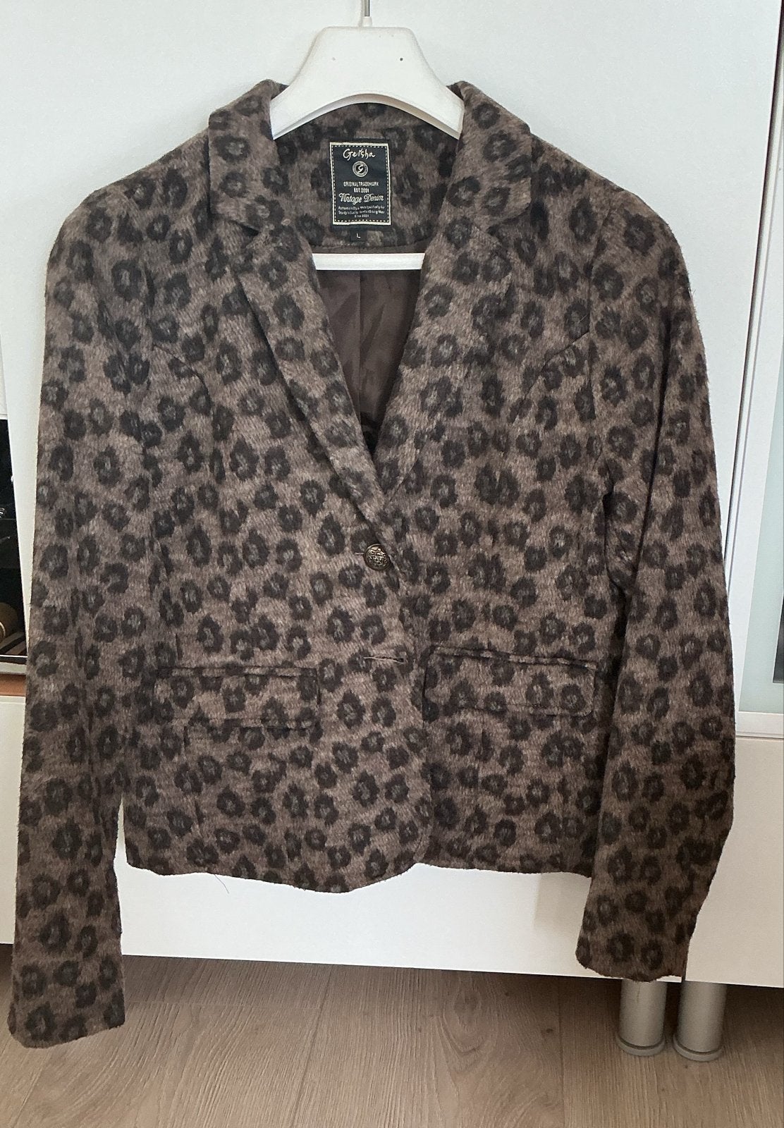 Mooi jasje van.Geisha, Maat L/40,  Bruin/Zwart Panterprint, Kleding | Dames, Jassen | Winter, Ophalen of Verzenden, Gedragen, Maat 38/40 (M)