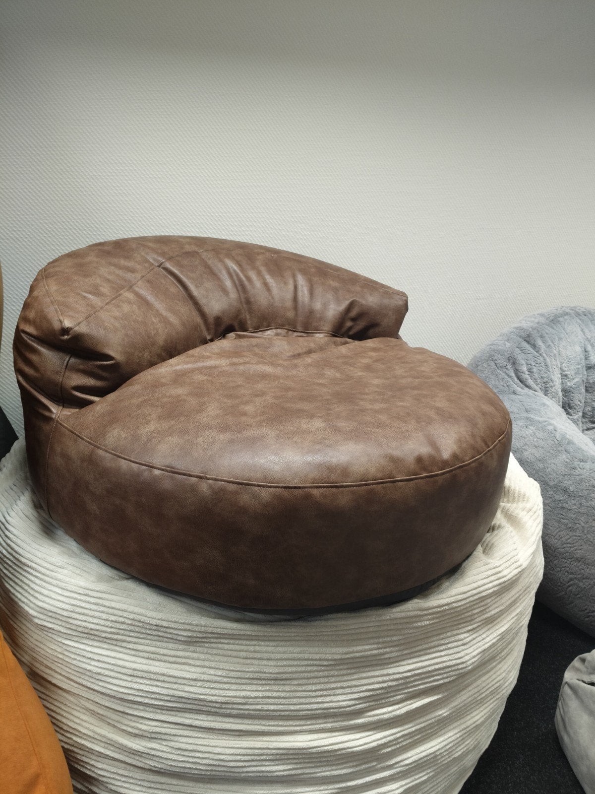 Retro-leren Loveseat Zitzak - Nieuw Showroom Model, Ophalen of Verzenden, Nieuw, Bruin, Zitzak
