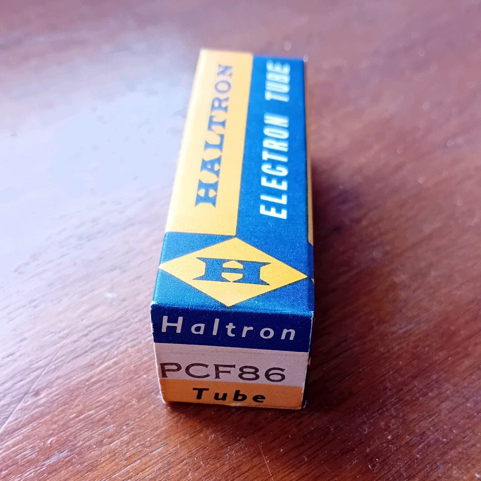 Haltron PCF86 electronenbuisje, Haltron radiobuis, Ophalen of Verzenden