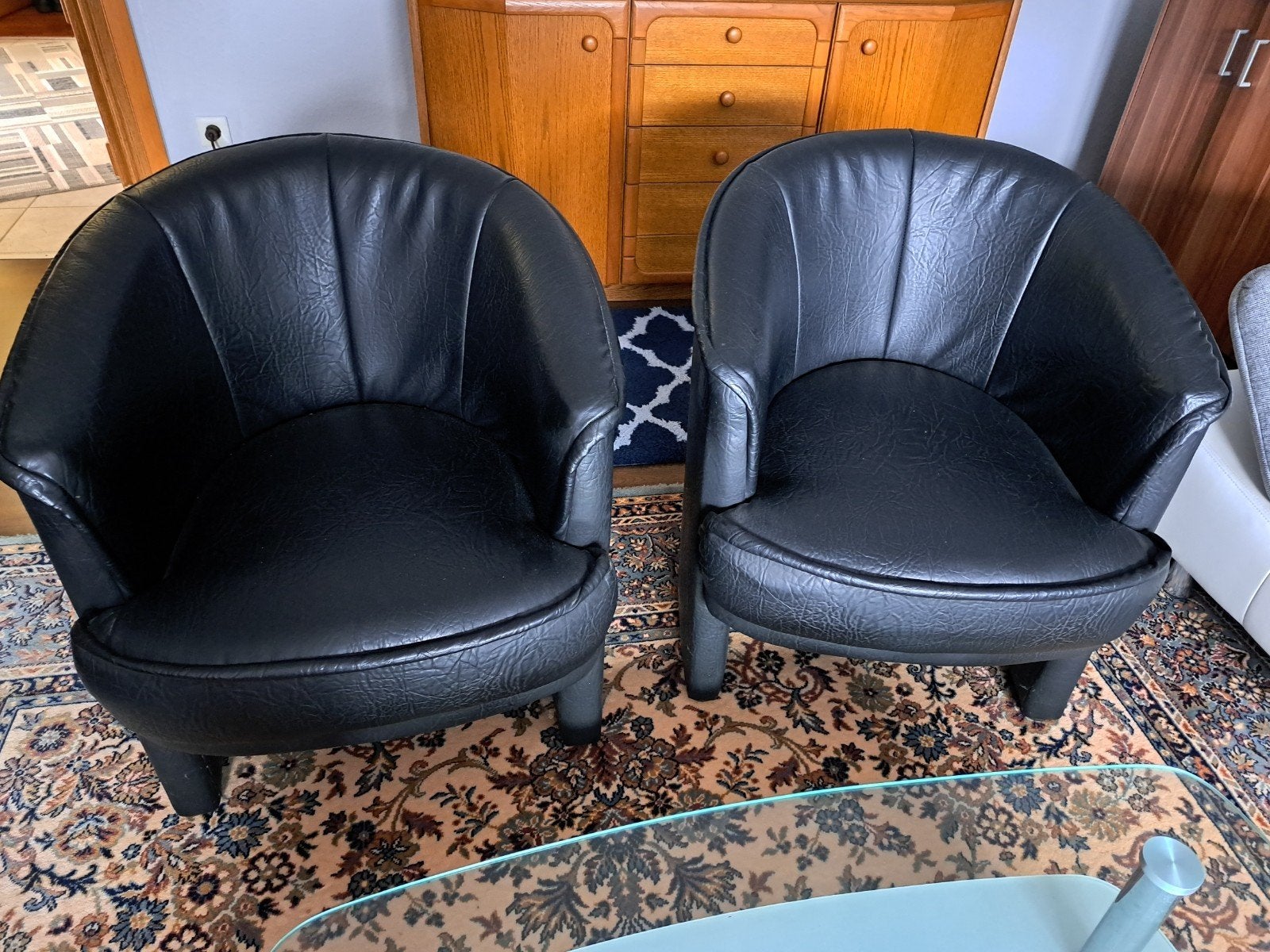 2 zwarte kuipstoelen, Huis en Inrichting, Fauteuils, Ophalen, Minder dan 50 cm, Minder dan 75 cm, Leer