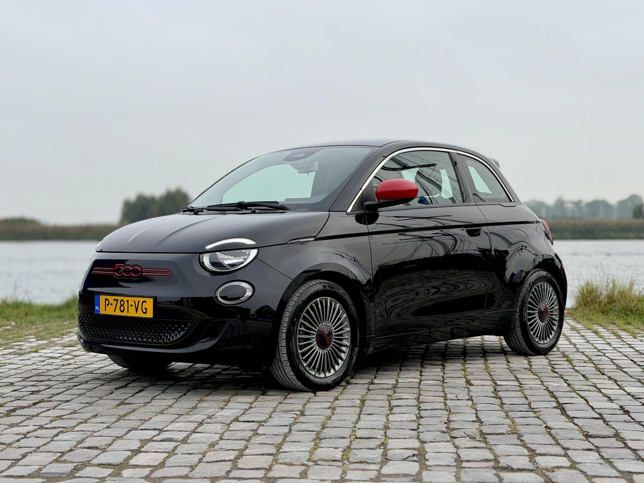Fiat 500e RED 42 kWh *SOH 92%* Carplay|Digital Dash|LM 16", Stof, Gebruikt, 118 pk, 4 stoelen