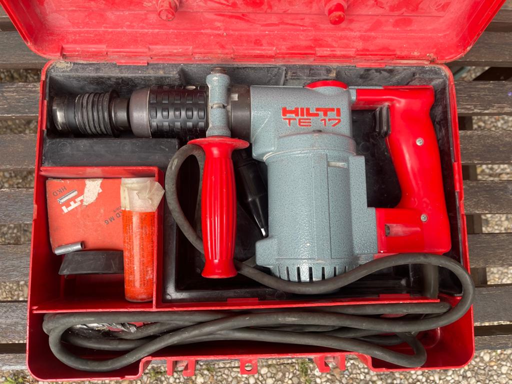Hilti TE17, Doe-het-zelf en Verbouw, Gereedschap | Boormachines, Ophalen, Gebruikt, Boormachine, Klopboormechanisme