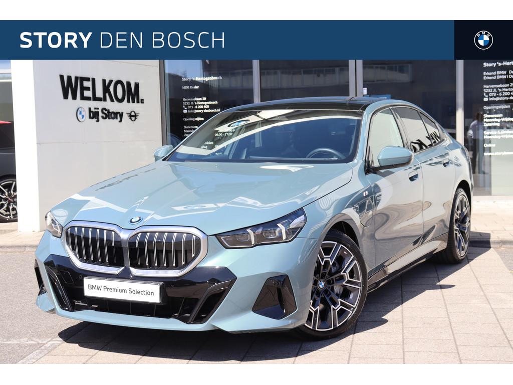 BMW 5 Serie 550e xDrive M Sport Automaat / Panoramadak / Ach, Auto's, BMW, Bedrijf, Te koop, 5-Serie, 4x4, Achteruitrijcamera