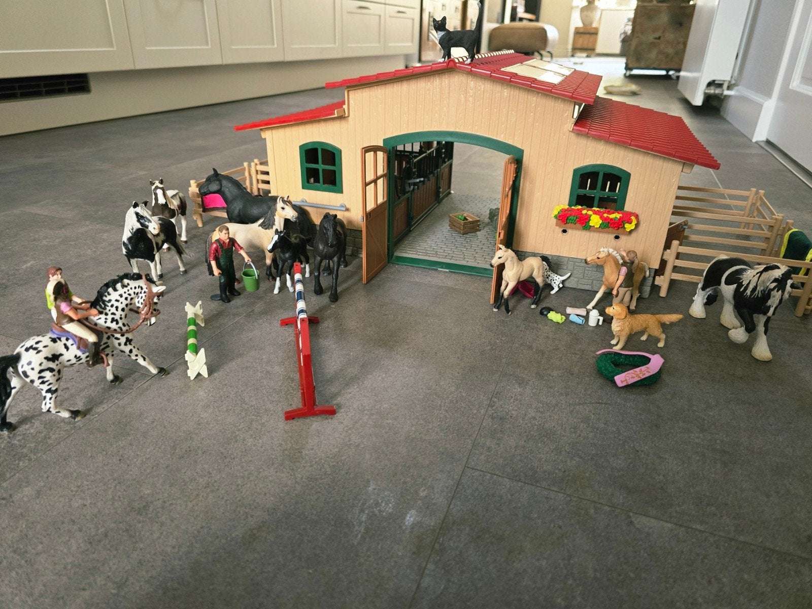 Schleich paardenstal rijmanege, Ophalen of Verzenden, Zo goed als nieuw, Hond of Kat, Beeldje of Figuurtje