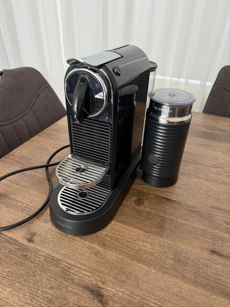 Nespresso magimix m196 milk cn als nieuw, Ophalen of Verzenden, Zo goed als nieuw, Espresso apparaat