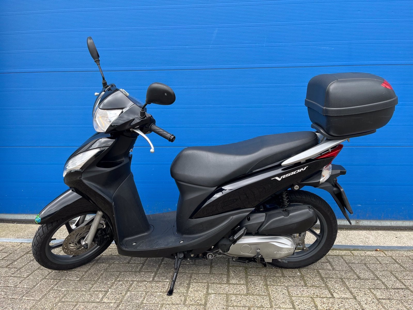 HONDA VISION 110. MOTORSCOOTER., Fietsen en Brommers, Scooters | Overige merken, Ophalen of Verzenden, Zo goed als nieuw, Benzine