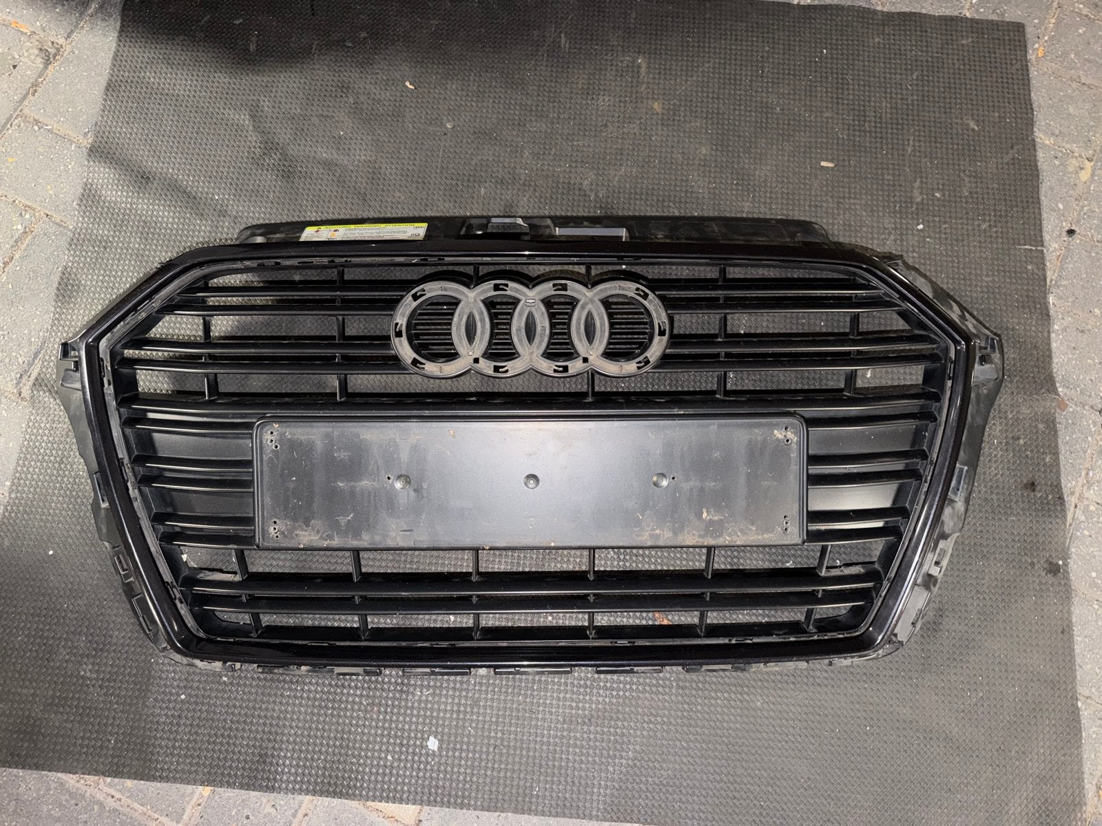 Audi A3 s line Grille 2017-2020 - Origineel Onderdeel, Auto-onderdelen, Carrosserie en Plaatwerk, Gebruikt, Voor, Bumper, Audi
