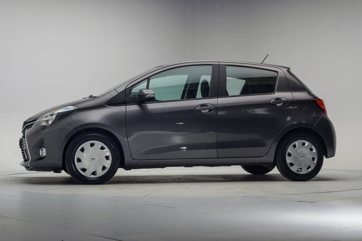 Toyota Yaris 1.5 Hybrid Lease Aut. [ Camera Clima Cruise Blu, 1497 cc, Gebruikt, 4 cilinders, 49 €/maand