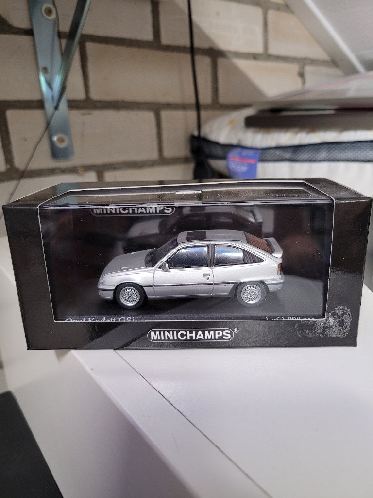 opel kadett e gsi silver mett. minichamps 1:43, Hobby en Vrije tijd, Modelauto's | 1:43, Ophalen of Verzenden, Zo goed als nieuw