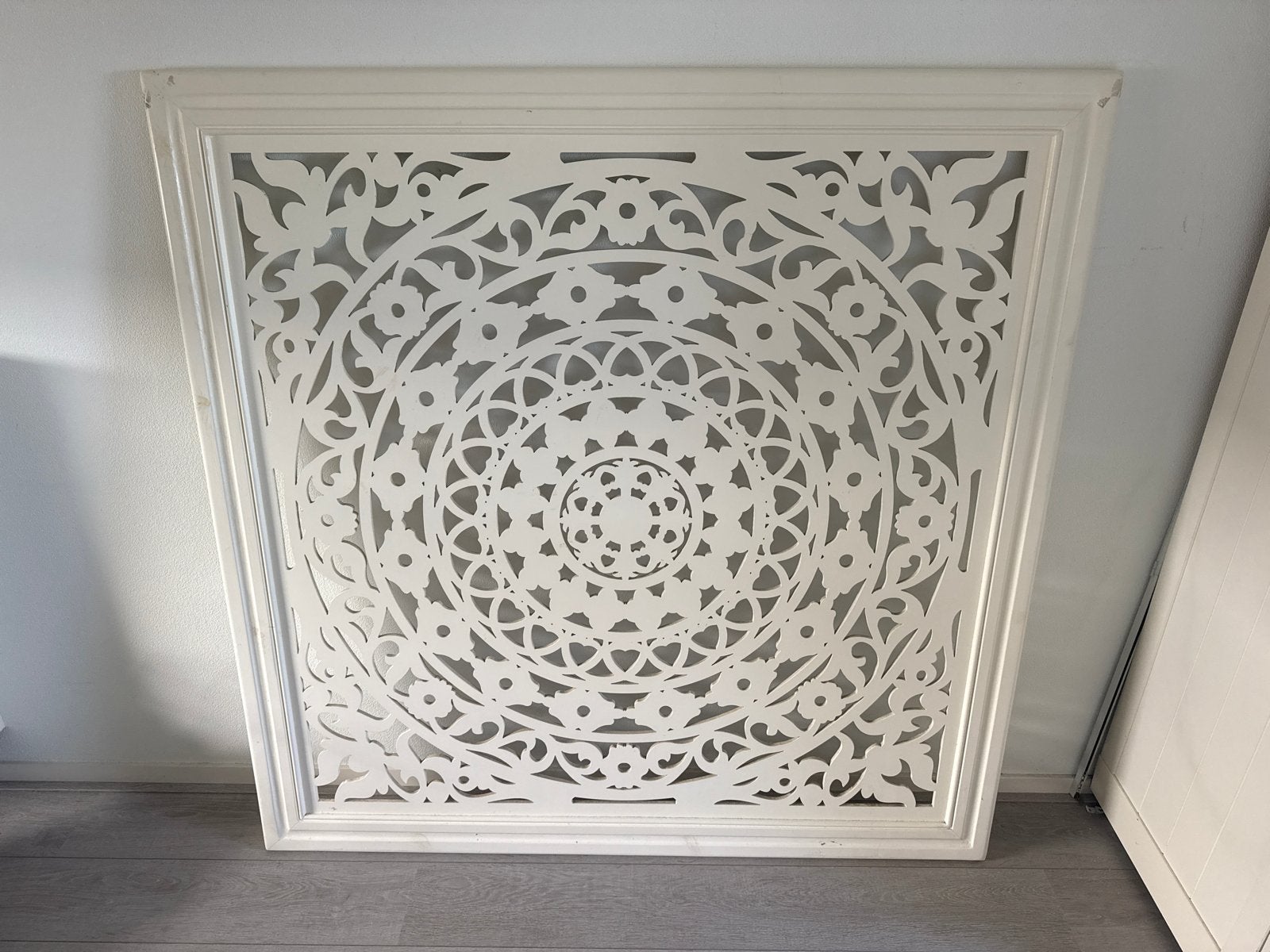Prachtig wit houten wandpaneel met mandala patroon, Huis en Inrichting, Woonaccessoires | Wanddecoraties, Ophalen, Oosters, Hout