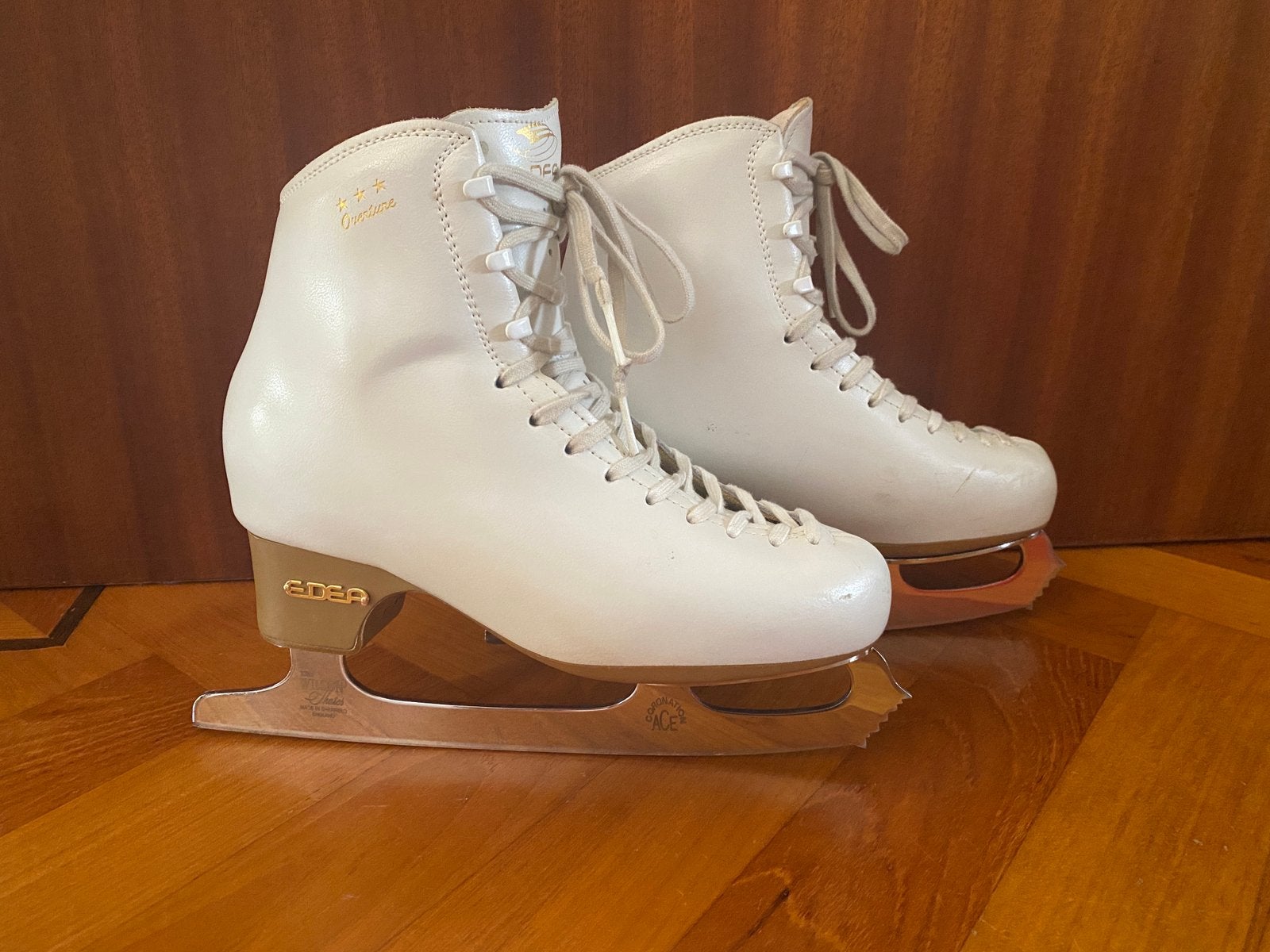 Edea Overture mt 24.5,  J. Wilson Coronation Ace ijzers, Sport en Fitness, Schaatsen, Zo goed als nieuw, Kunstschaatsen, Ophalen