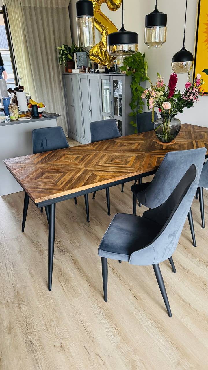 WOOOD Rhombic eettafel 220x90 met 6 grijze velours stoelen, Ophalen, Gebruikt, Teakhout, Industrieel, modern