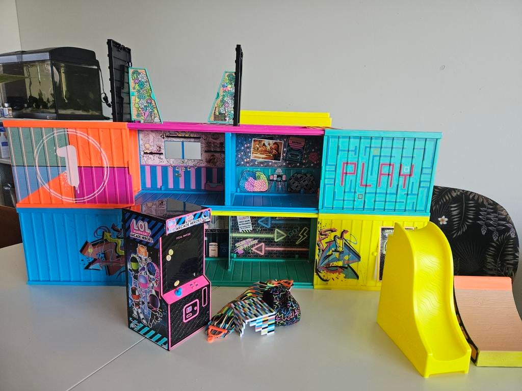 LOL Surprise Poppenhuis met accessoires, Kinderen en Baby's, Speelgoed | Poppenhuizen, Ophalen of Verzenden, Gebruikt, Poppenhuis