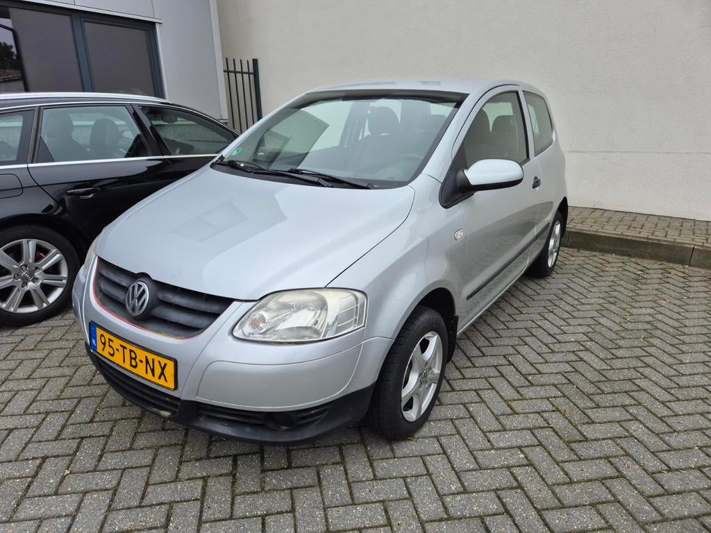Volkswagen Fox 1.4 55KW 2006 Grijs, Voorwielaandrijving, 15 km/l, 4 cilinders, 4 stoelen