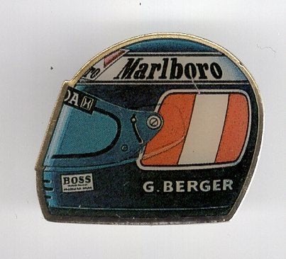 Marlboro G. Berger racehelm PIN ( BLAD6_635), Verzenden, Nieuw, Sport, Speldje of Pin