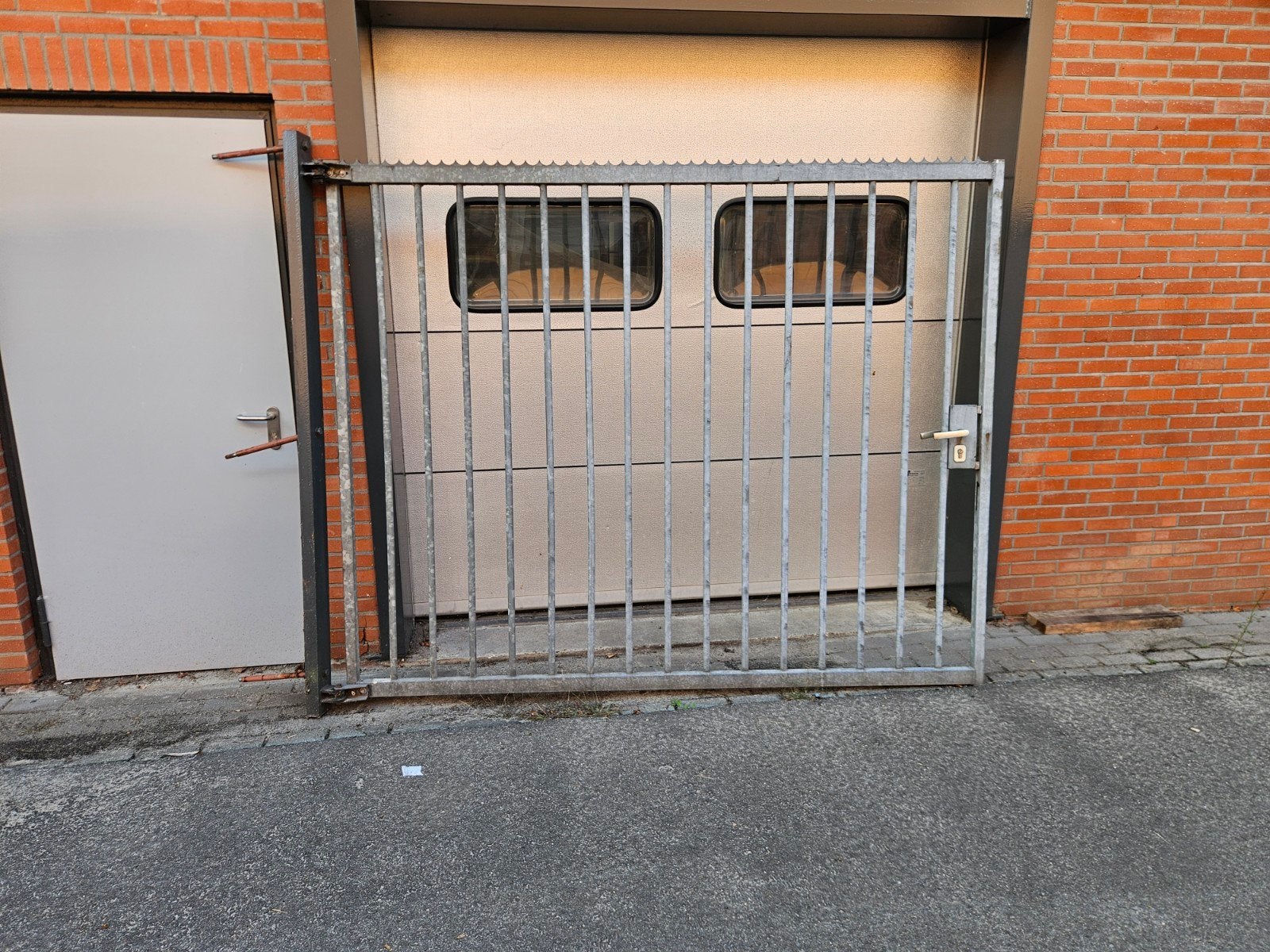 Stalen poort, Ophalen, IJzer, Sierhekwerk