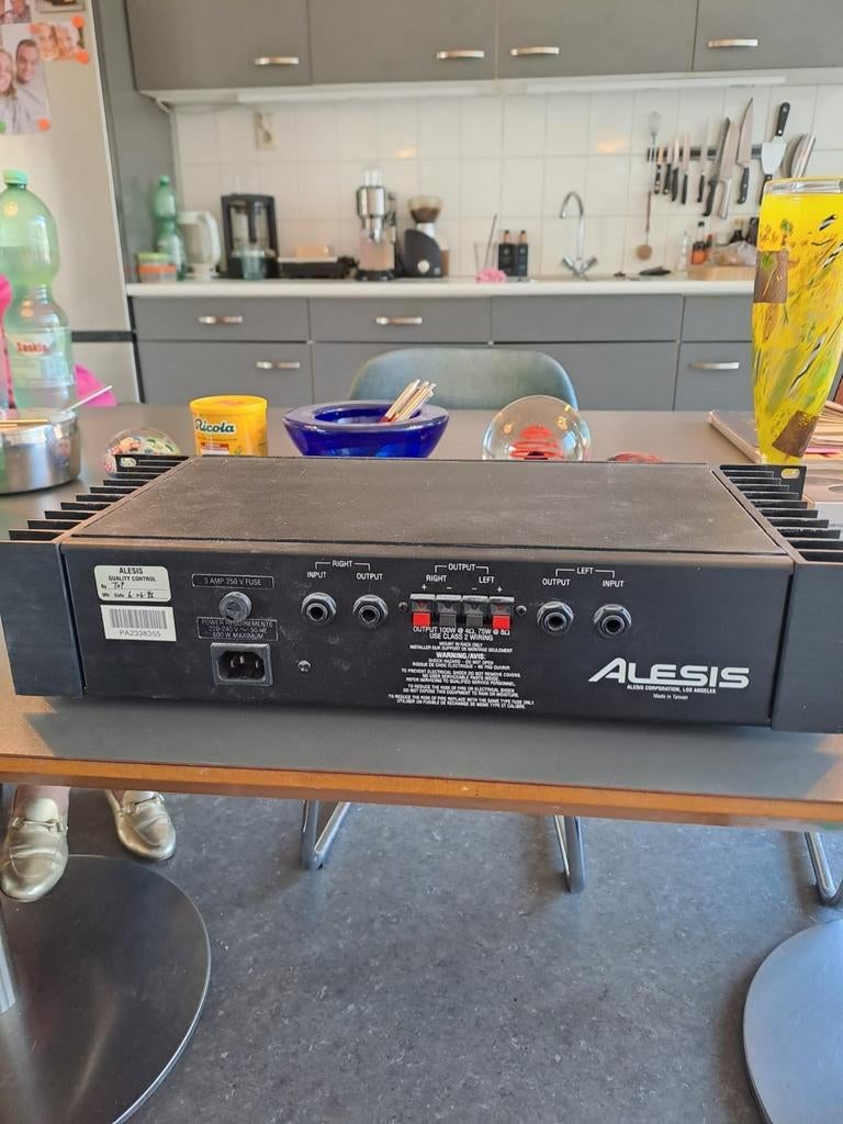 Alesis RA-100 Referentie Versterker - Studio Kwaliteit, Overige merken, Gebruikt, Ophalen of Verzenden, 60 tot 120 watt
