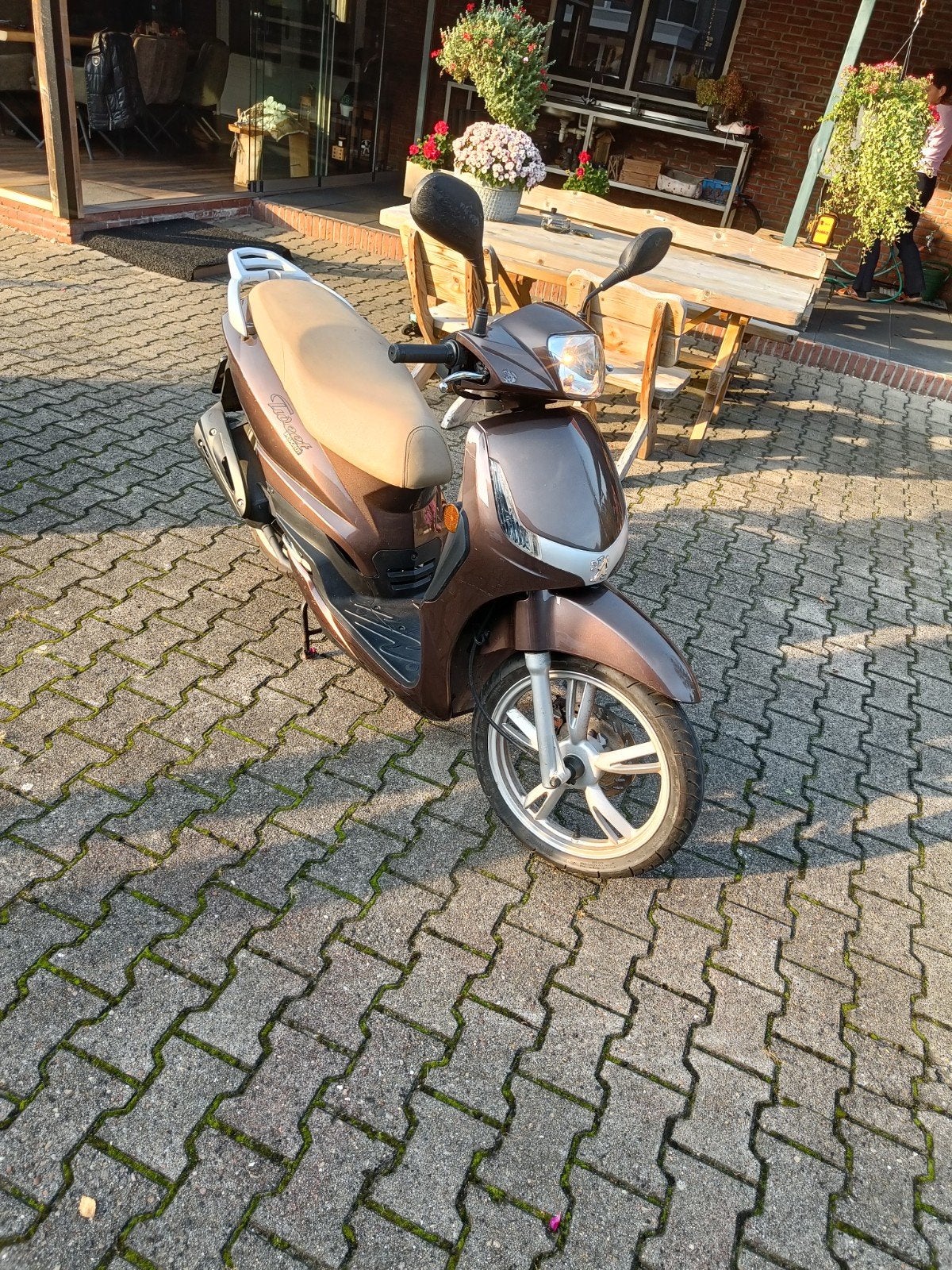 Peugeot Tweet 4-takt snorscooter (25 km/u) - Bruin, Fietsen en Brommers, Ophalen, Gebruikt, Overige modellen, 49 cc