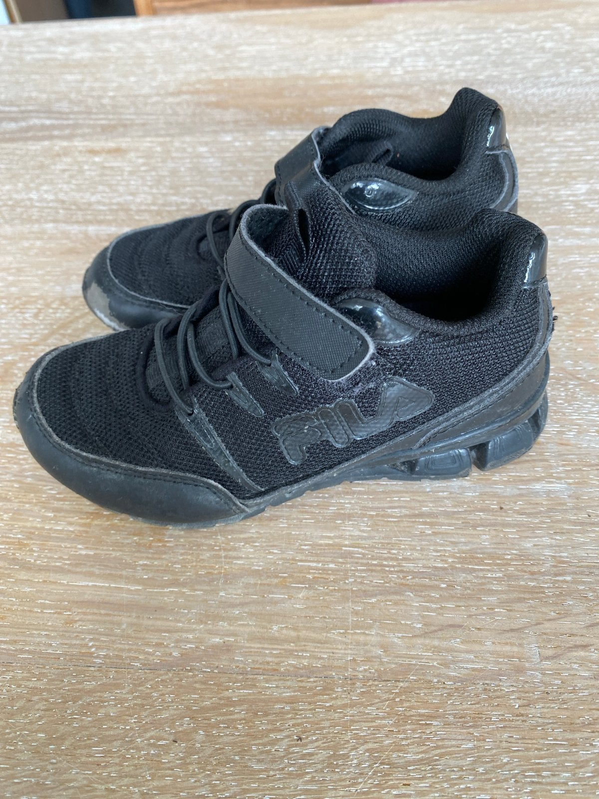Zwarte FILA sportschoenen maat 28, Ophalen of Verzenden, Gebruikt, Jongen of Meisje, Sportschoenen