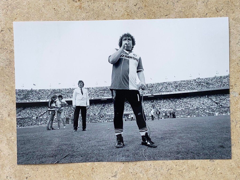Org. z/w foto 30x20 cm Andre Hazes in F'noord shirt 04-06-83, Verzenden, Nieuw, Foto of Kaart