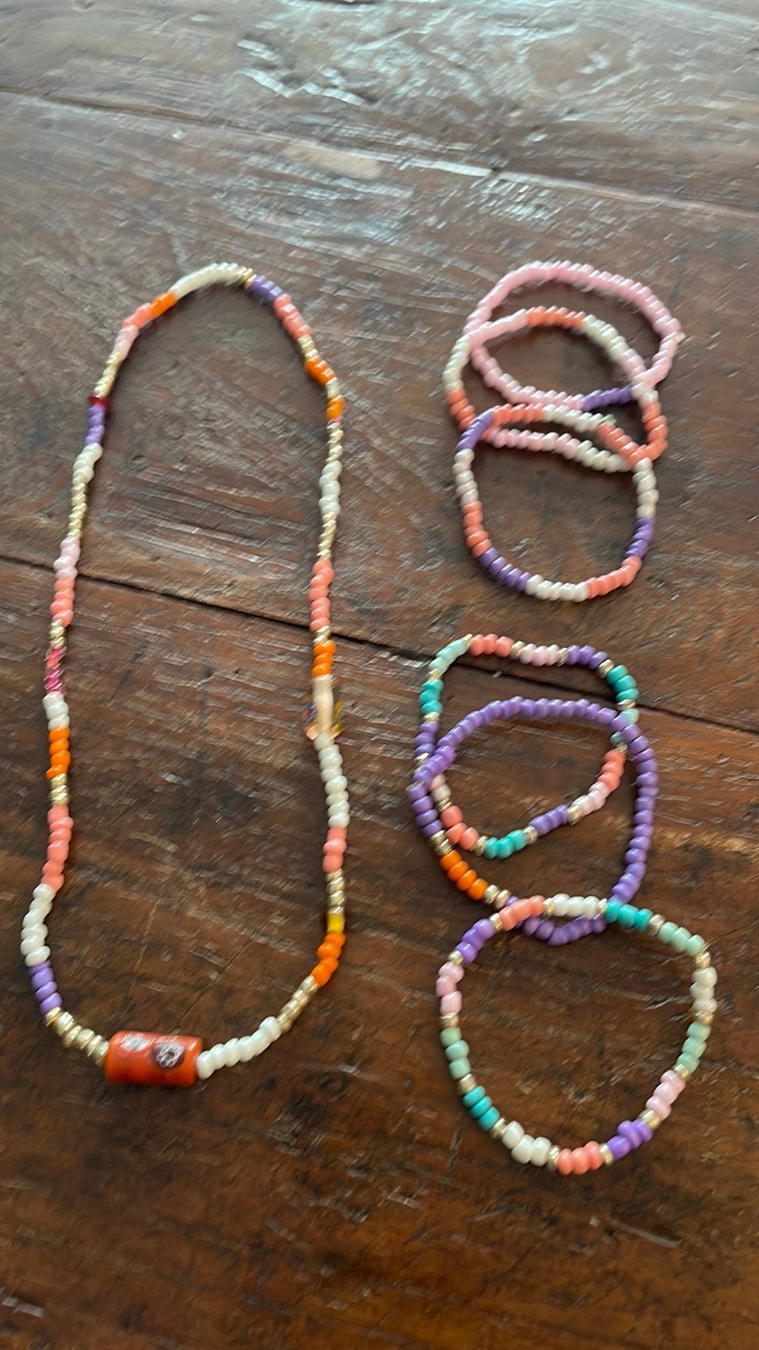 kralen ketting multicolor met 5 armbanden, Ophalen of Verzenden, Nieuw, Overige materialen