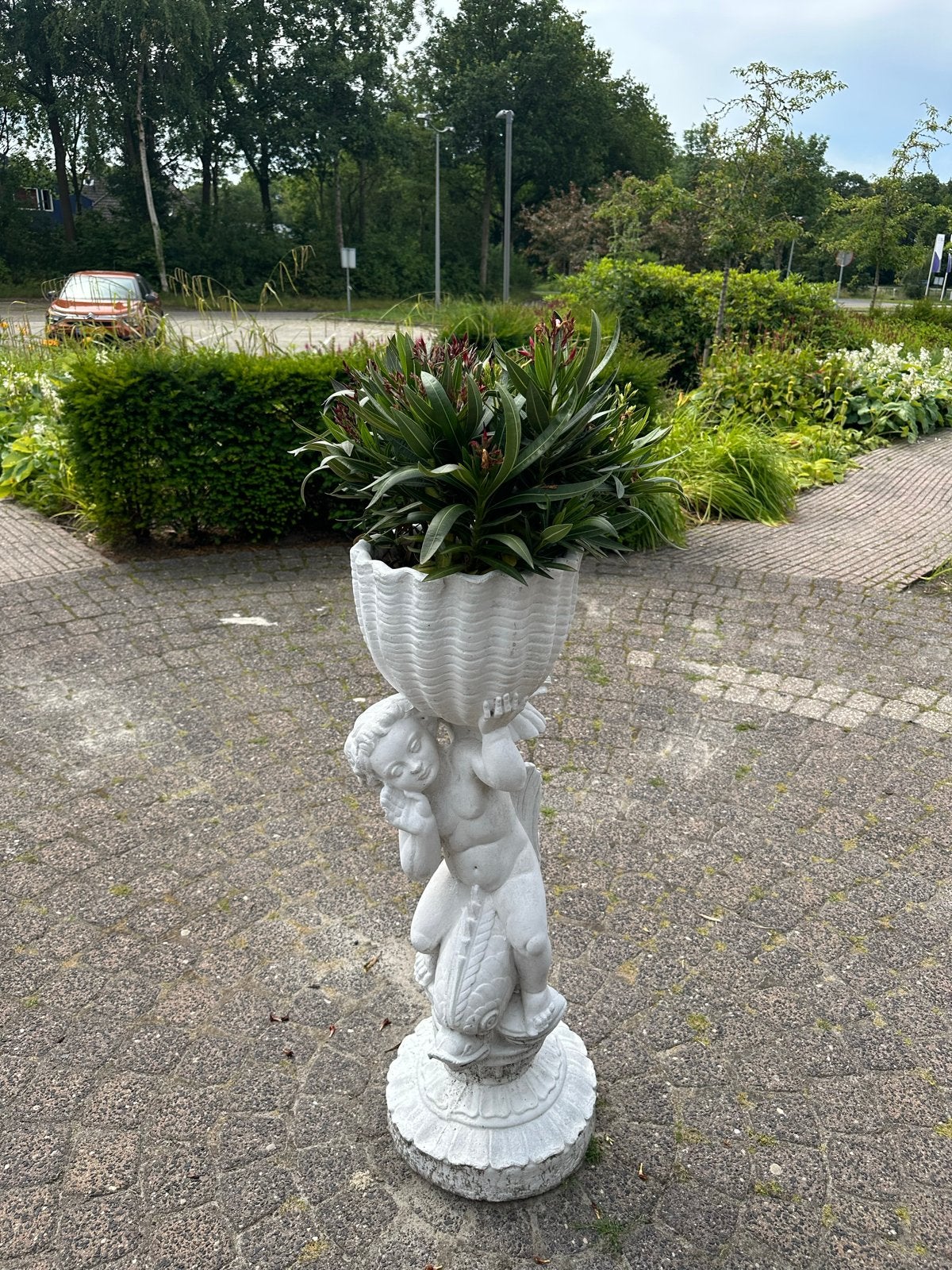 Hoge en zware buiten bloempot houder met cherubijn, Ophalen, Gebruikt, Minder dan 60 cm, Overige vormen