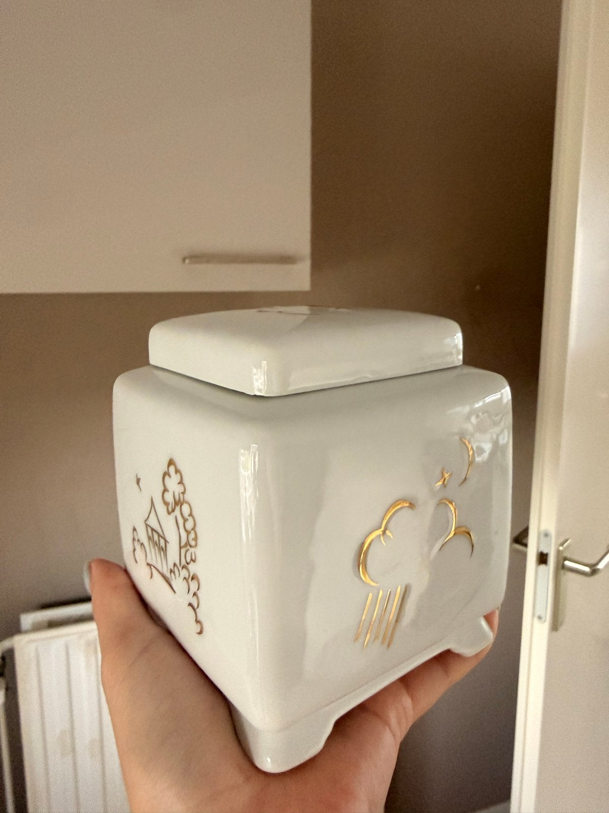 Decoratieve porseleinen pot met gouden details, Ophalen of Verzenden