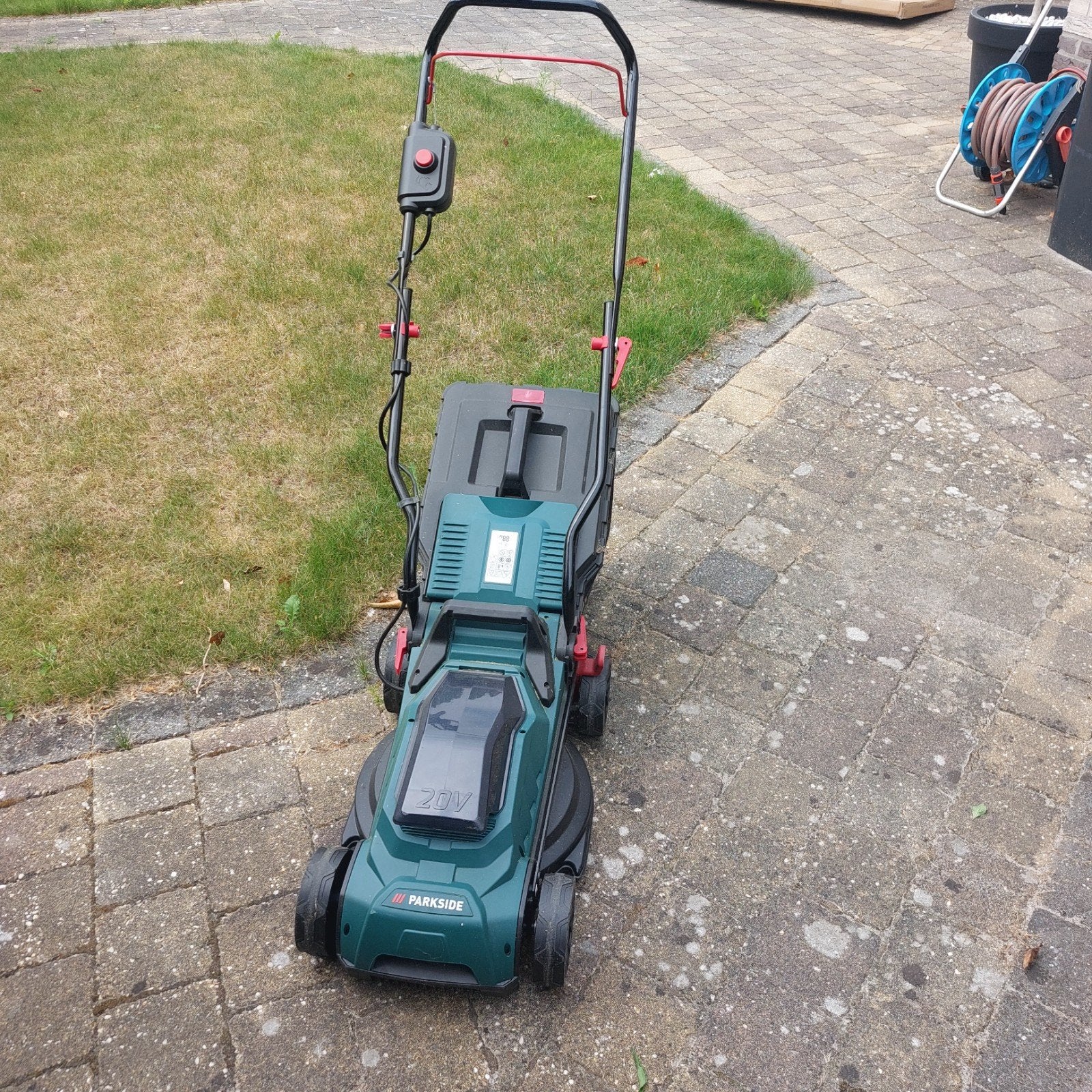 Diverse tuinartikelen: accumaaier, strimmer, sproeier, Ophalen, Accu-grasmaaier, Opvangzak, Parkside