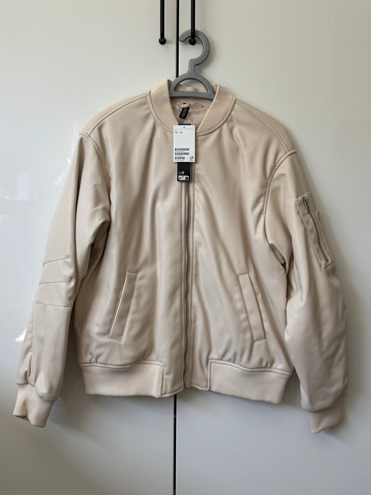 H&M Crèmekleurige Bomberjack van Imitatieleer, Maat XS, Verzenden, Nieuw, Maat 34 (XS) of kleiner, Beige