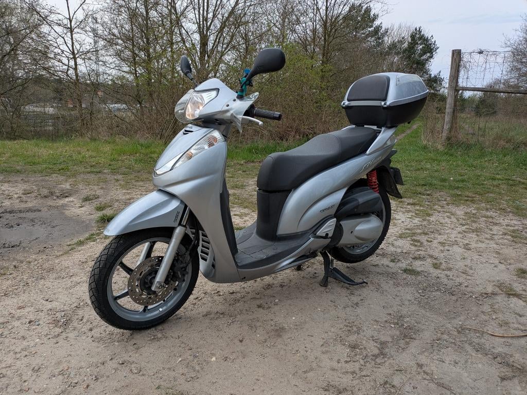 Honda SH300i ABS nette motorscooter, Motoren, Motoren | Honda, Scooter, Particulier, ABS, Minimaal motorrijbewijs A2