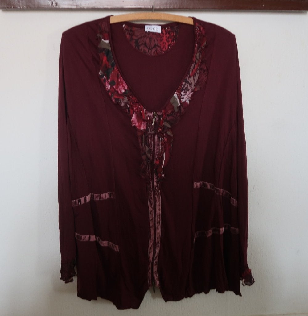 Bordeauxrode vest met bloemenprint en (tweeweg) rits., Maat 42/44 (L), Ophalen of Verzenden, Rood, Onbekend
