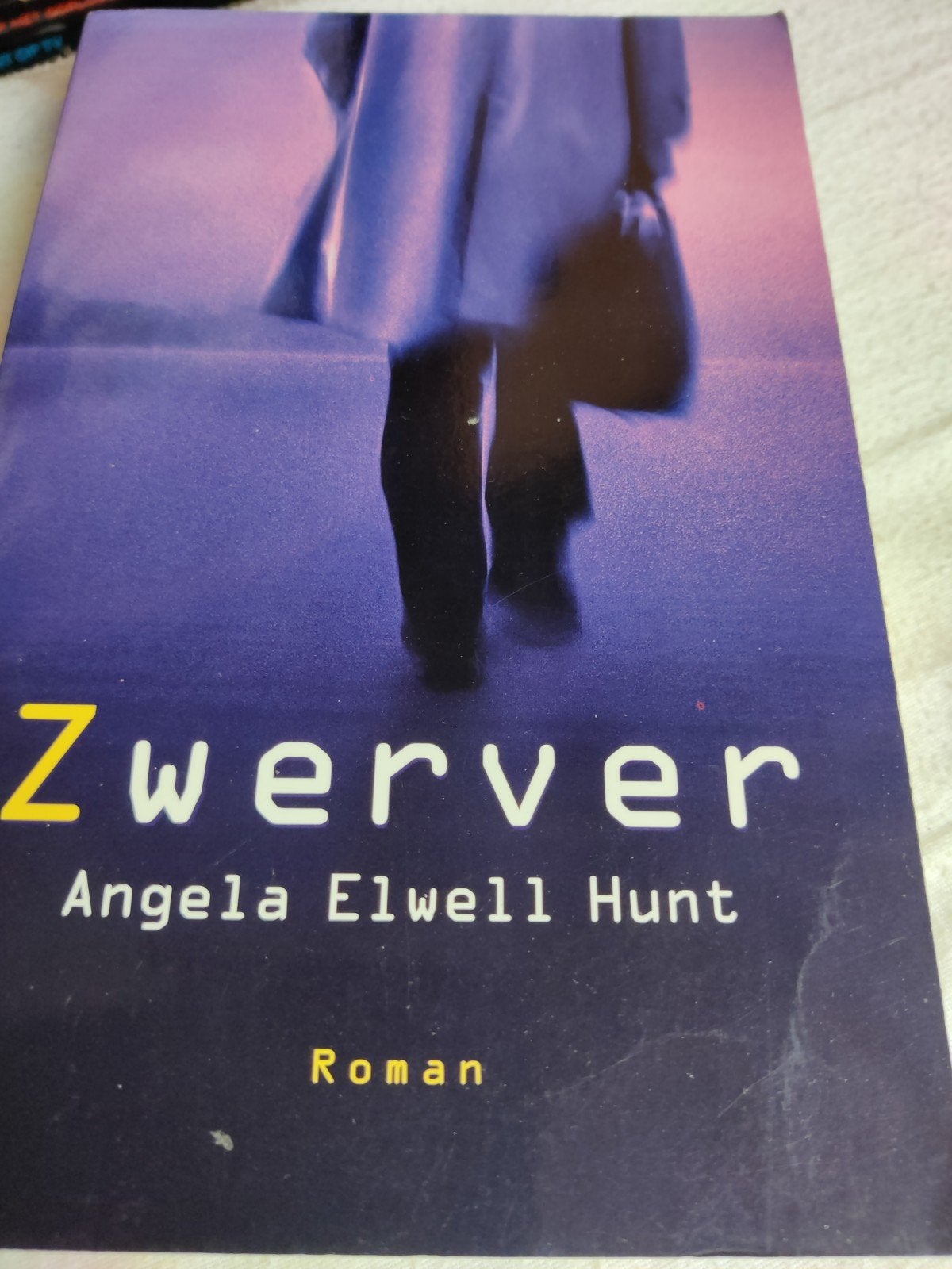 Zwerver - Angela Elwell Hunt (Roman), Ophalen of Verzenden, Gelezen, Angela Elwell Hunt, Wereld overig