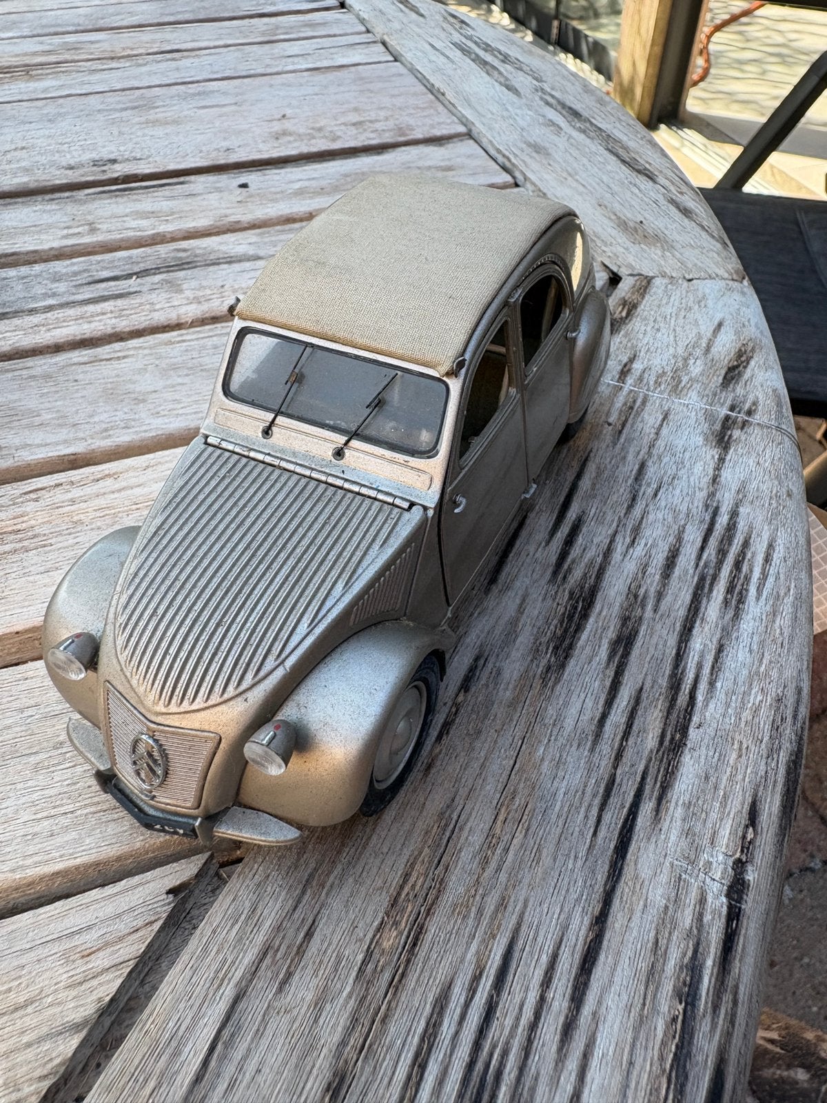 1:24 1951 citroën 2cv, Hobby en Vrije tijd, Modelauto's | 1:24, Ophalen of Verzenden, Zo goed als nieuw, Auto, Overige merken