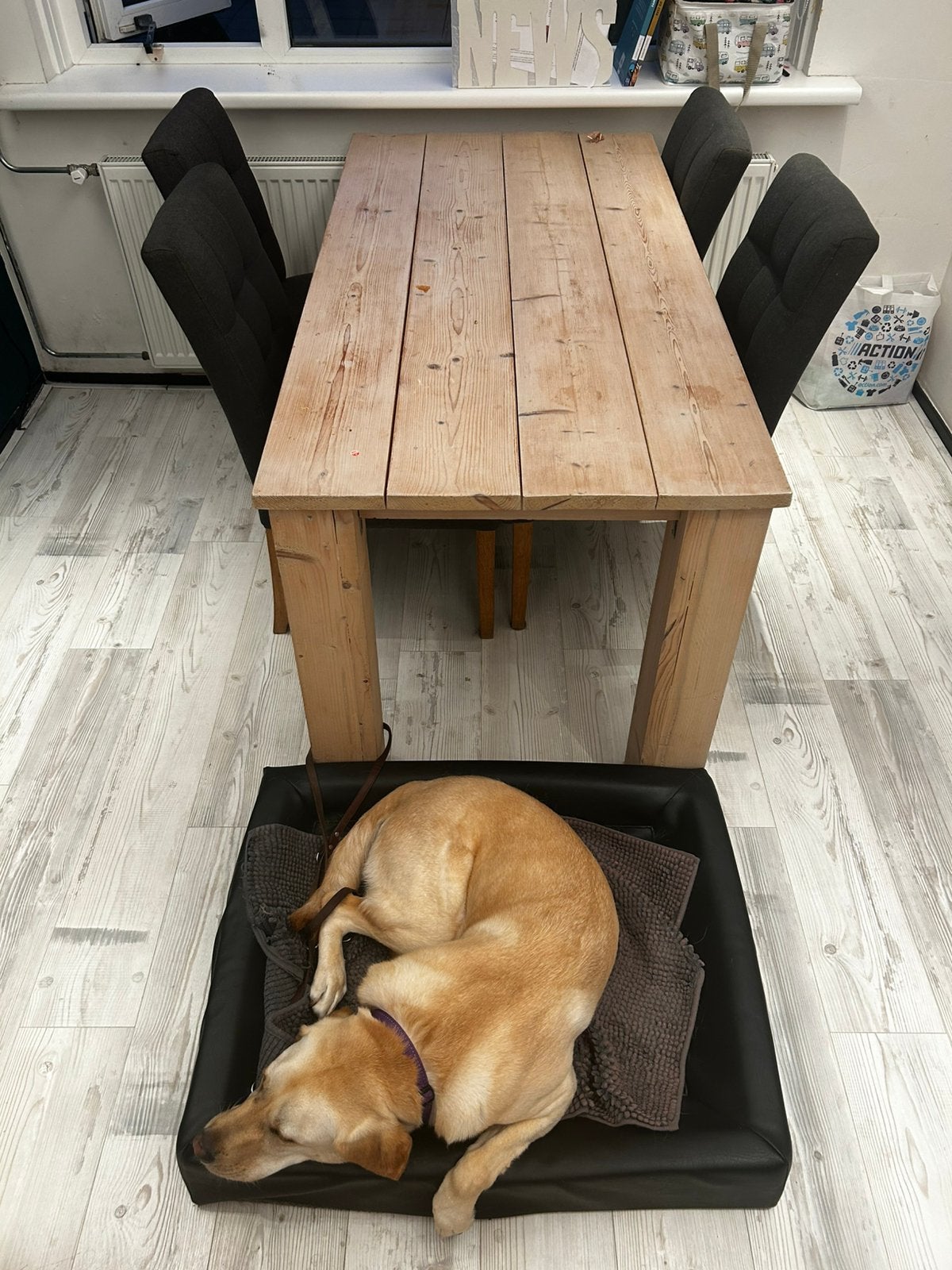 GRATIS eettafel plus 4 stoelen, Ophalen