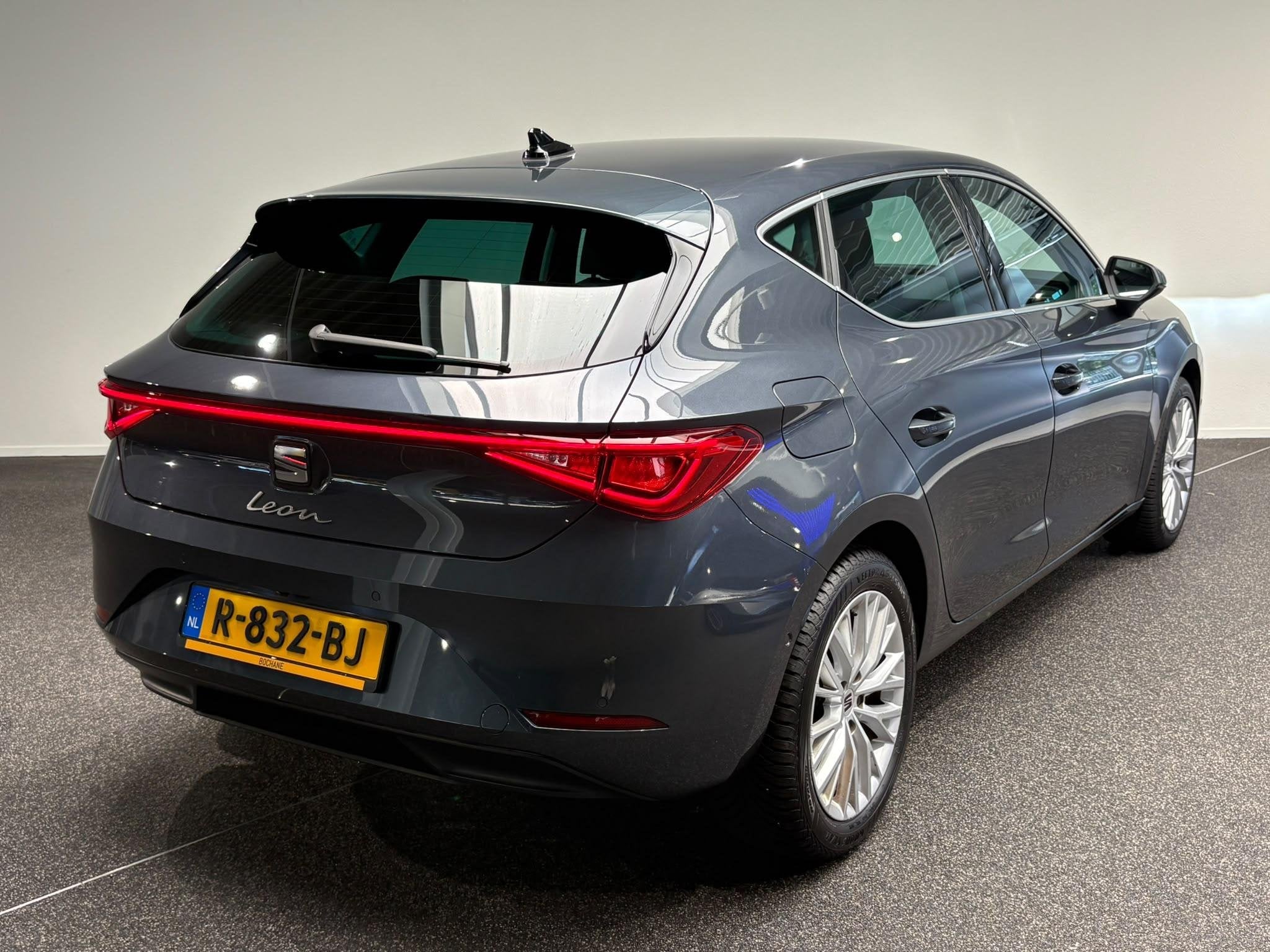 SEAT Leon 1.5 eTSI FR Business Intense | Camera | Stoelverwa, Auto's, Stof, 4 cilinders, Leon, 690 kg