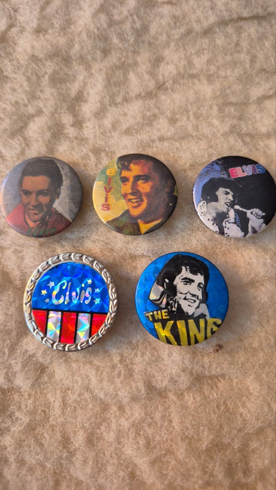 5 buttons van Elvis Presley vintage, Verzamelen, Speldjes, Pins en Buttons, Ophalen of Verzenden, Gebruikt, Overige onderwerpen