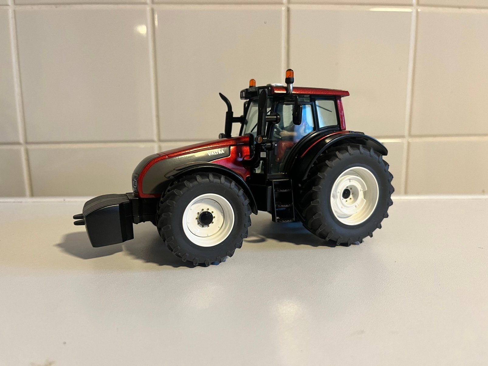 Valtra T171 Rood LCN beursmodel, Ophalen of Verzenden, Zo goed als nieuw, Tractor of Landbouw, Overige merken