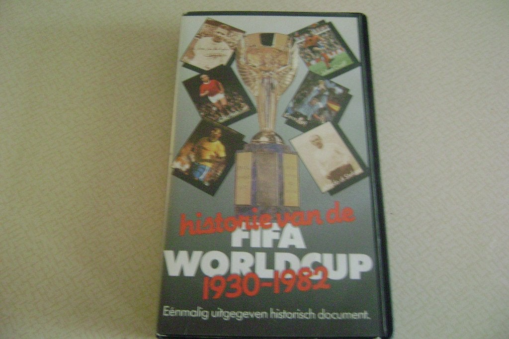 Fifa Worldcup historische voetbalvideo uit jaren 1930/1982, Ophalen of Verzenden, Gebruikt, Buitenlandse clubs, Poster, Plaatje of Sticker
