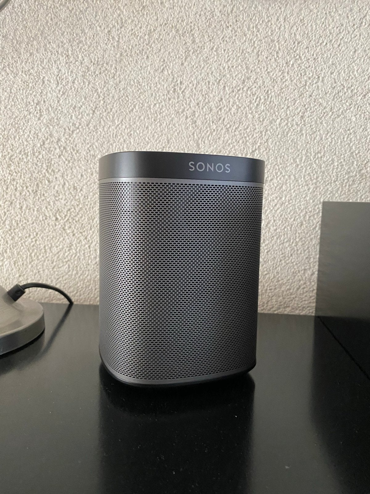 Foto 2 van 2x Sonos Play:1 speakers inclusief stekkerkabels