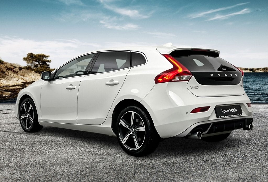 Volvo V40 T3 153PK AUT6 Polar+ Sport| Pano| Camera| H&K soun, 12 maanden, 4 cilinders, Wit, 1500 kg