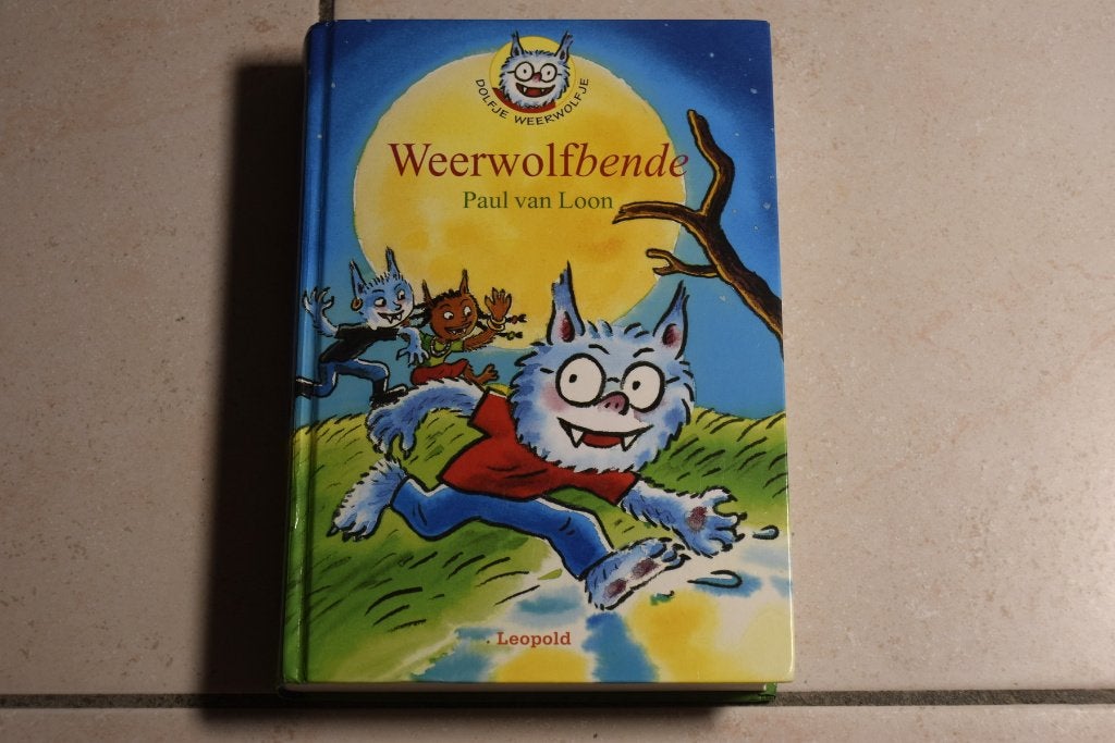 Dolfje Weerwolfje Weerwolfbende / Paul van Loon AVI 7 M6, Ophalen of Verzenden, Zo goed als nieuw, Fictie algemeen