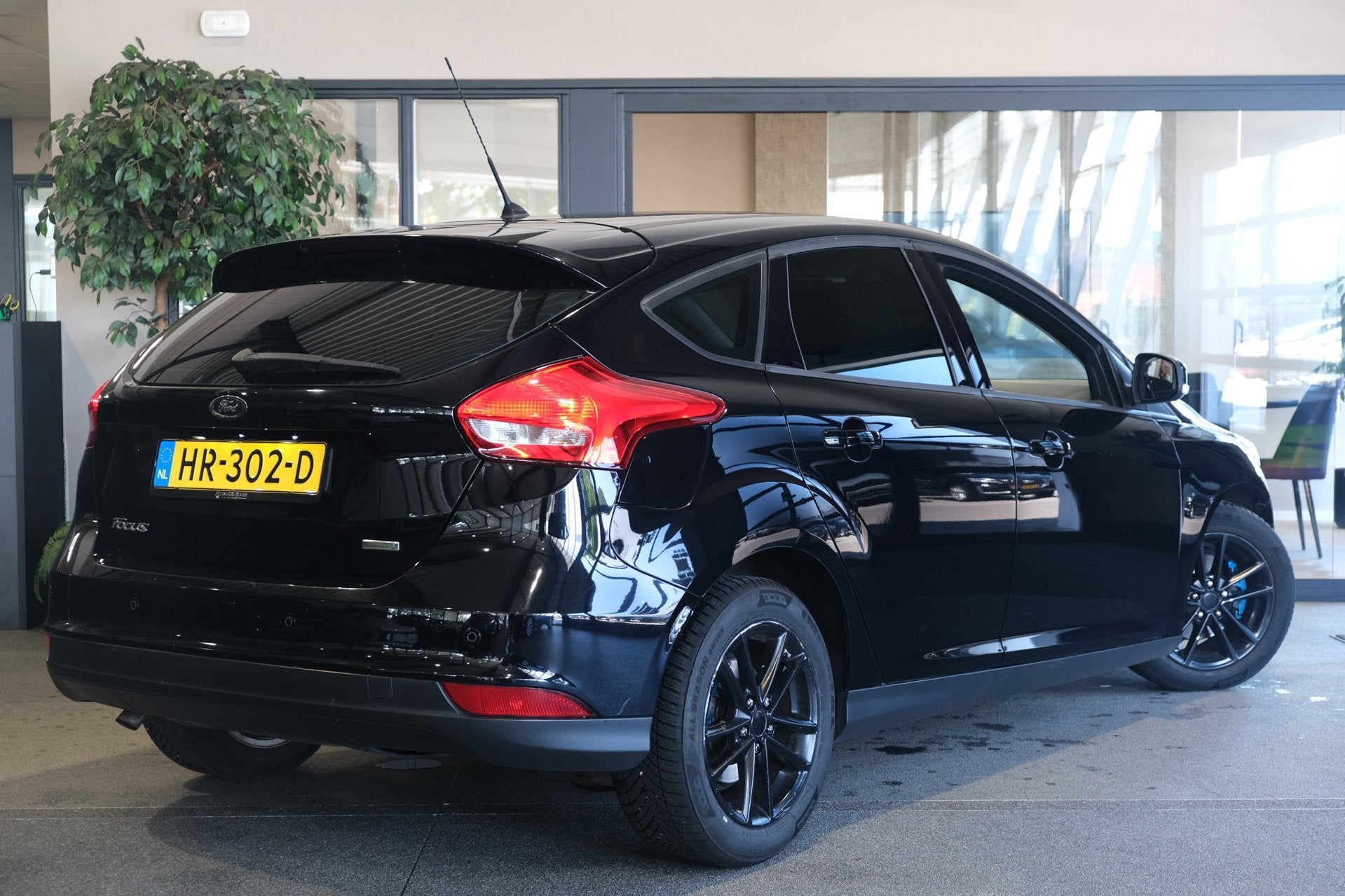 Ford Focus 1.0 Trend Edition 101PK Navi Airco PDC, Gebruikt, Euro 6, 635 kg, Zwart