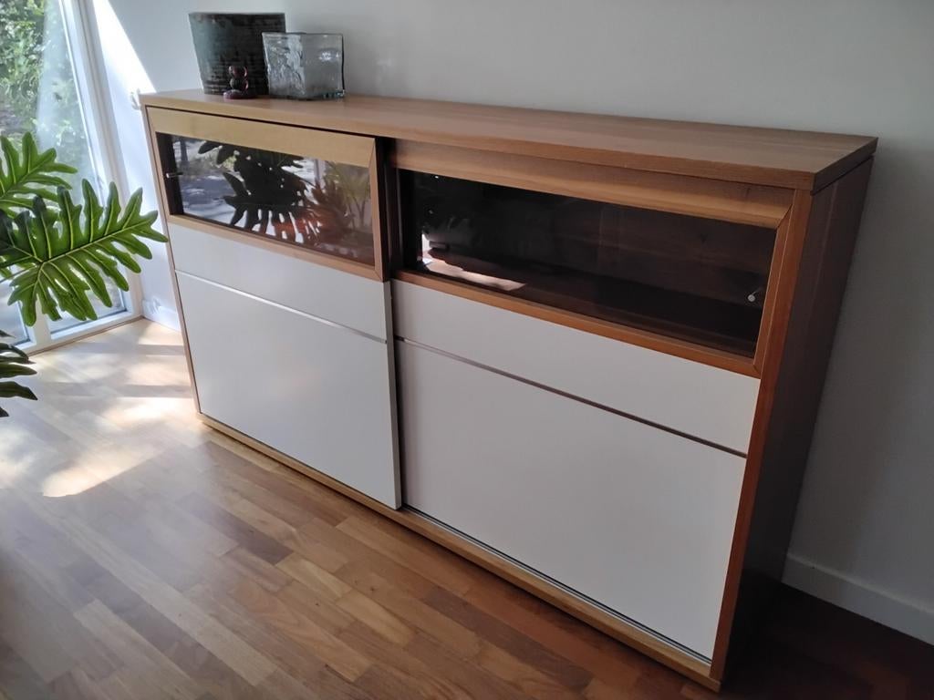 Musterring Dressoir Notenhout met Witte Fronten en Vitrine, Ophalen, Met deur(en), Glas, 150 tot 200 cm