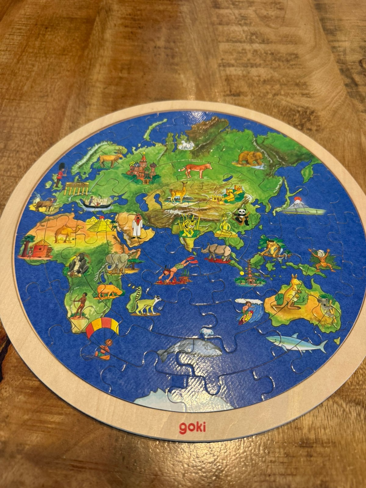 Goki ronde houten wereldkaart puzzel dieren schoolmateriaal, Kinderen en Baby's, Speelgoed | Kinderpuzzels, Verzenden, 10 tot 50 stukjes