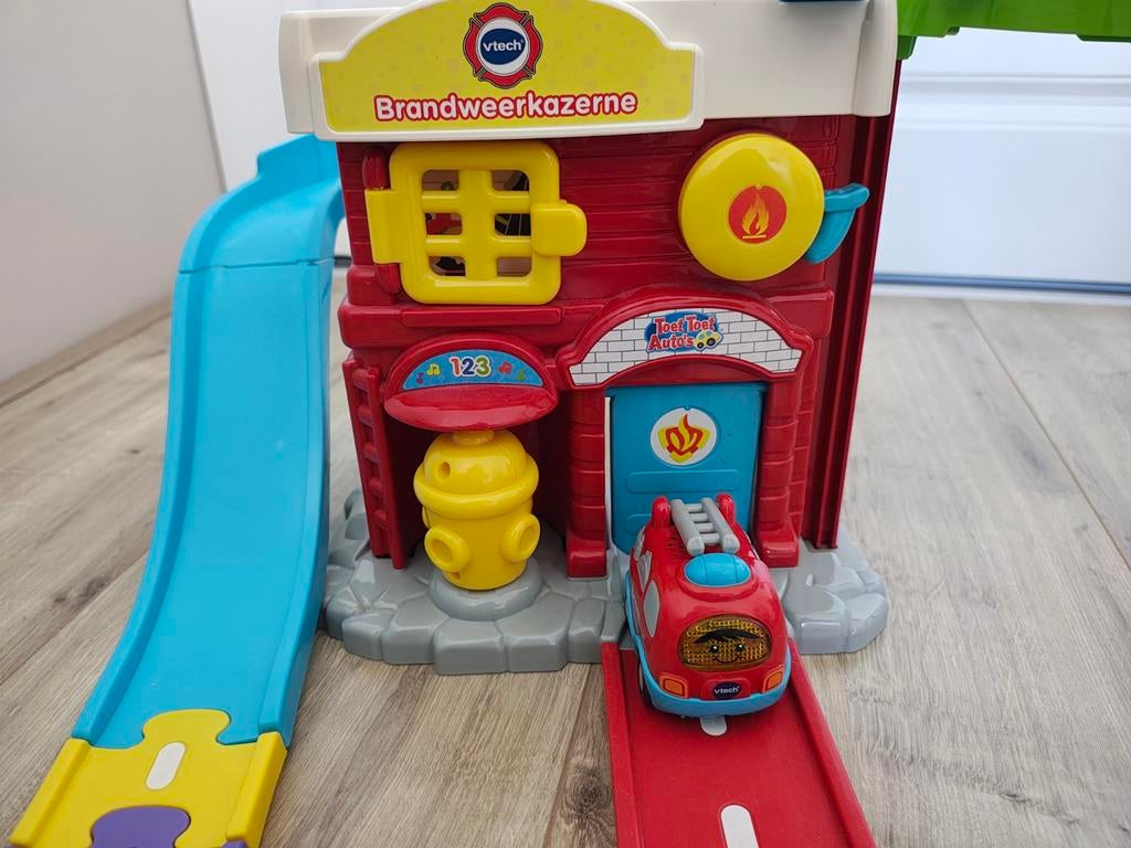VTech Toet Toet Auto's Brandweerkazerne met brandweerauto, Kinderen en Baby's, Speelgoed | Vtech, Ophalen, Gebruikt, 6 maanden tot 2 jaar